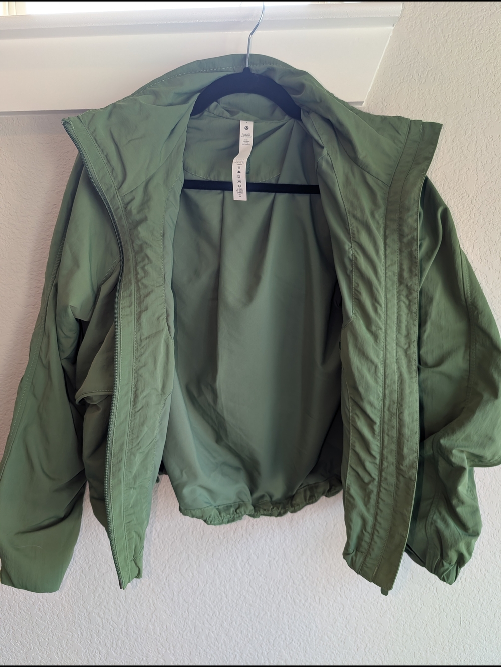 lululemon athletica- Always Effortless -Olive Green Hooded Jacket - Picture 2 of 4